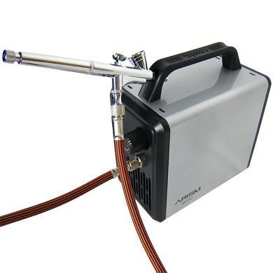 Sparmax ARISM MINI Airbrush Set &mdash; аэрограф DH-102, закреплённый на компрессоре ARISM MINI, подключённый оплётенным шлангом
